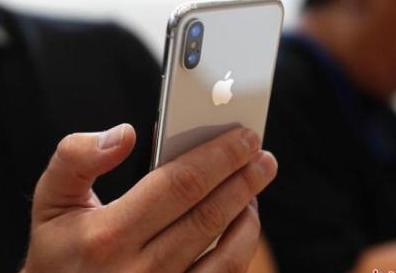 愛(ài)手機(jī)多于愛(ài)孩子？家長(zhǎng)應(yīng)設(shè)親子時(shí)間