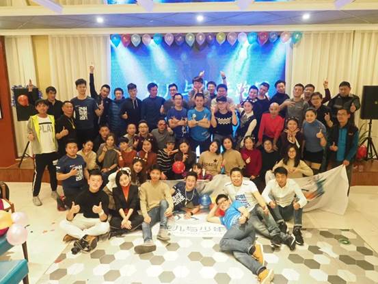 說明: C:Userswangq1317Desktop（新聞）2018甜蜜跑即將起跑，賽道跑團加油站成為最大亮點（新聞）2018甜蜜跑即將起跑，賽道跑團加油站成為最大亮點花兒與少年跑團.jpg